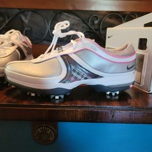 Brand new, never worn Nike golf shoes
